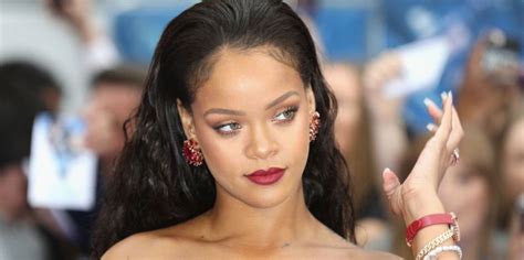 rihanna pregnant naked|Rihanna Wears Nothing But Body Chains in a Sensual Nude。